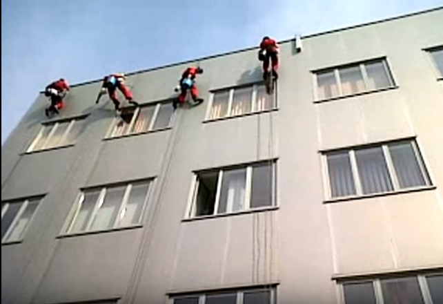 Alpinism Utilitar, spalare geamuri – Soluții Profesionale pentru Curățenie